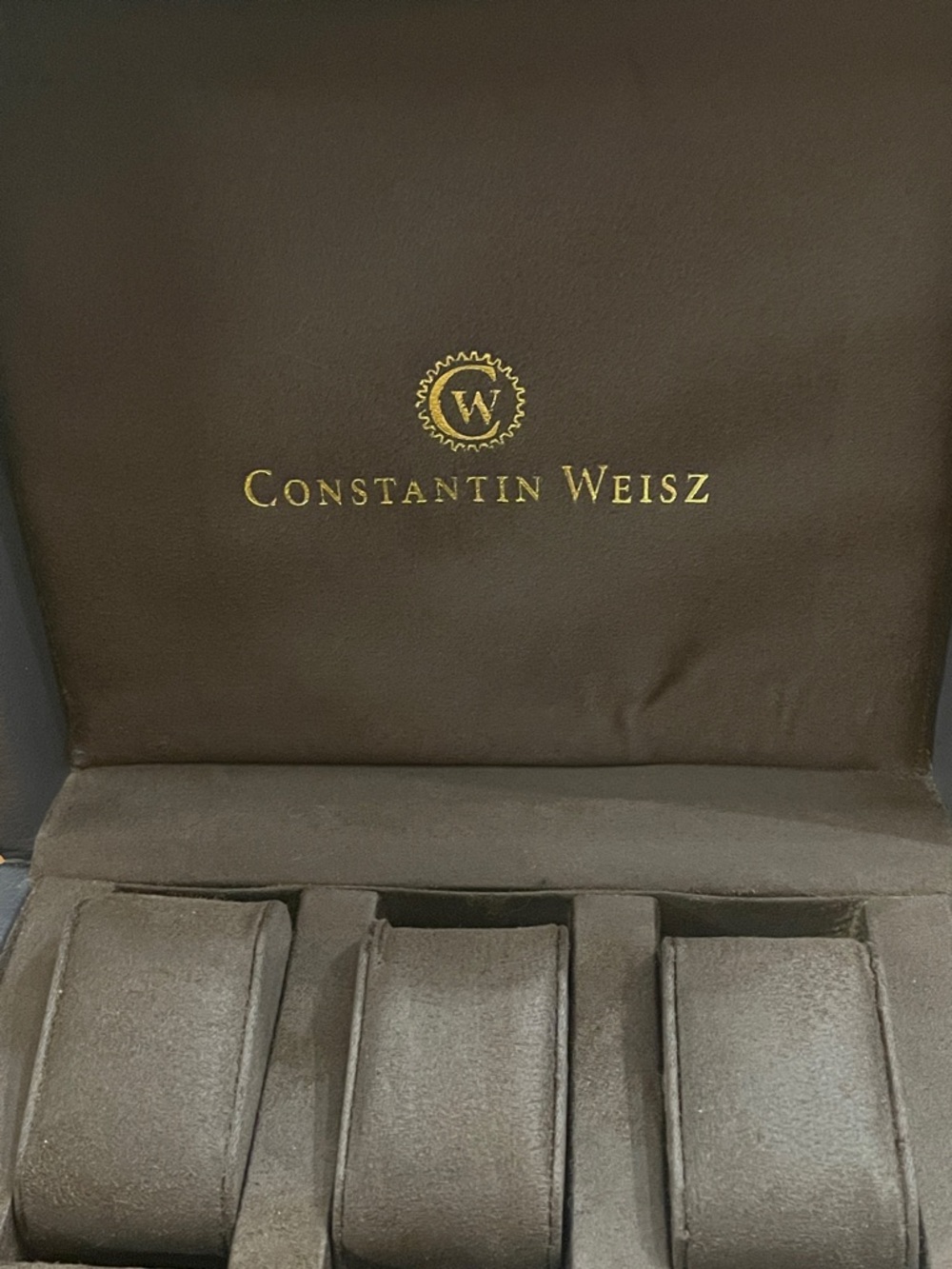 Brown Leatherette 6-Slot Watch Box
In good condition and clean. A few scuffs. - Picture 2 of 12